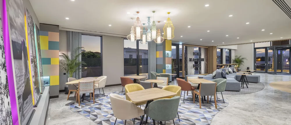 Hotell Hampton By Hilton Antalya Airport i Antalya, Turkiet - Bild 7