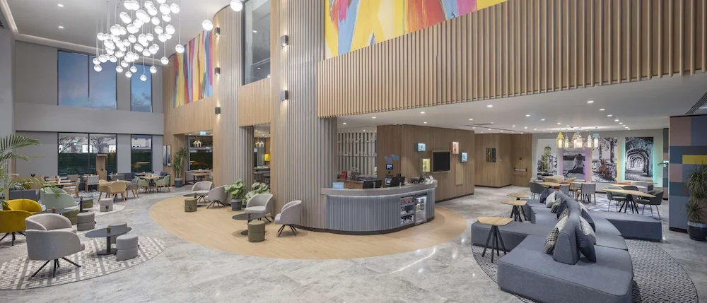 Hotell Hampton By Hilton Antalya Airport i Antalya, Turkiet - Bild 4