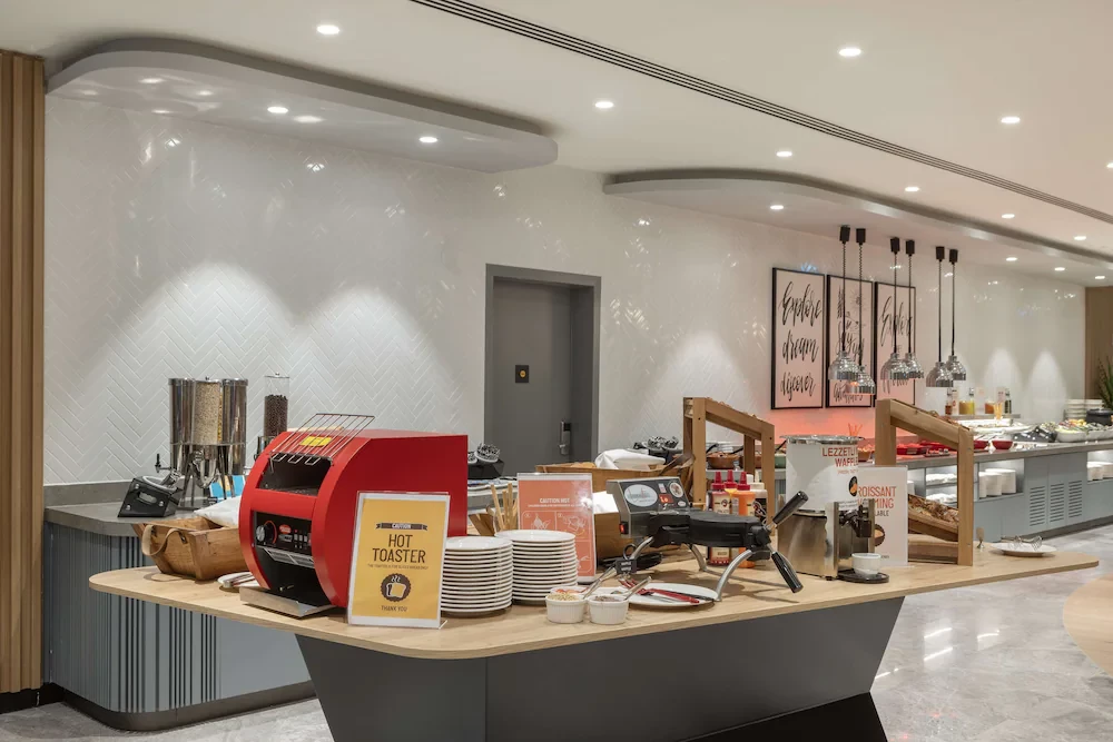 Hotell Hampton By Hilton Antalya Airport i Antalya, Turkiet - Bild 9