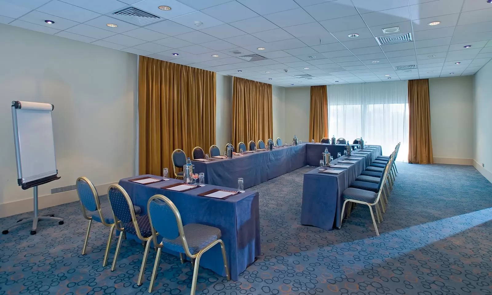 Hotell Mediterranean Beach Hotel i Cypern, Cyprus - Bild 13