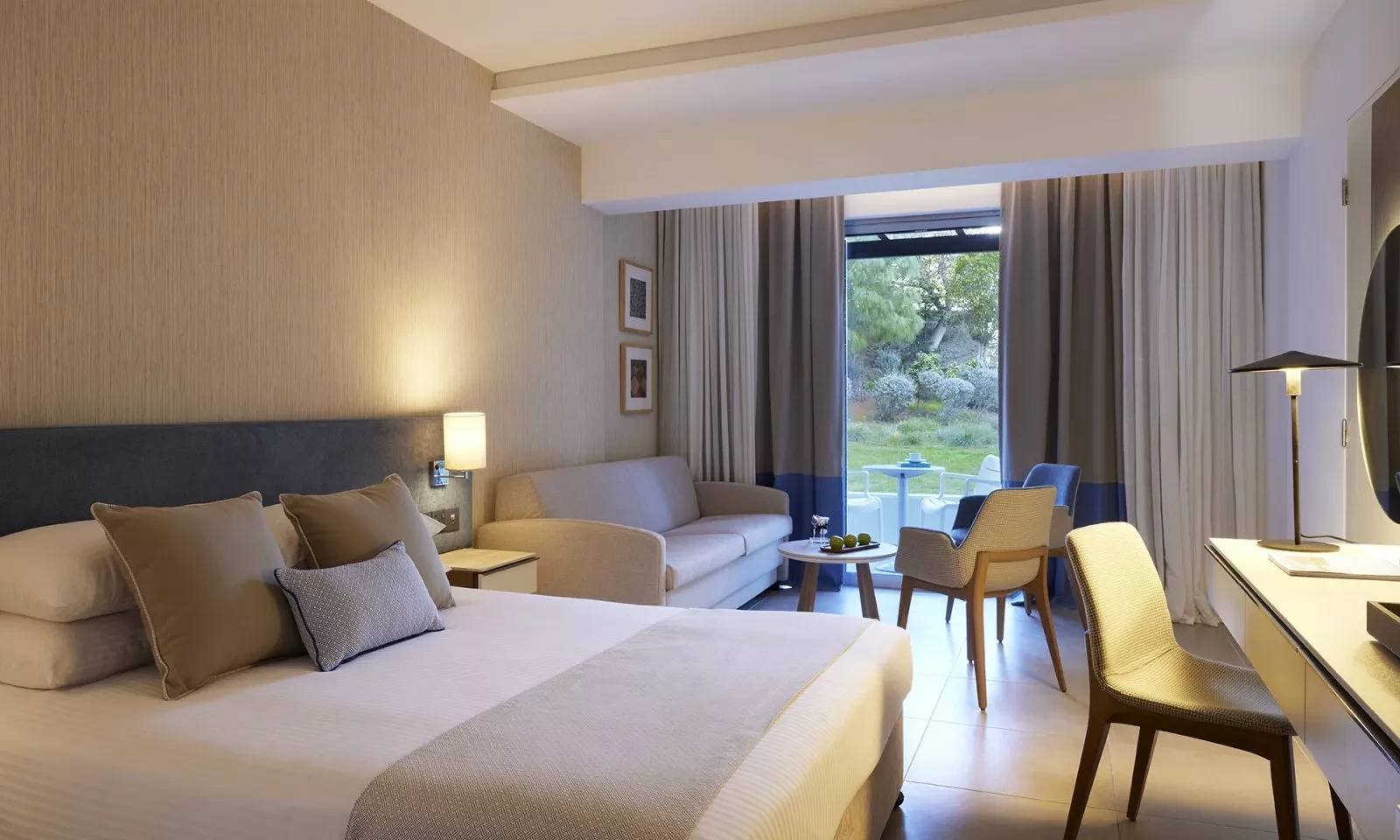 Hotell Mediterranean Beach Hotel i Cypern, Cyprus - Bild 29