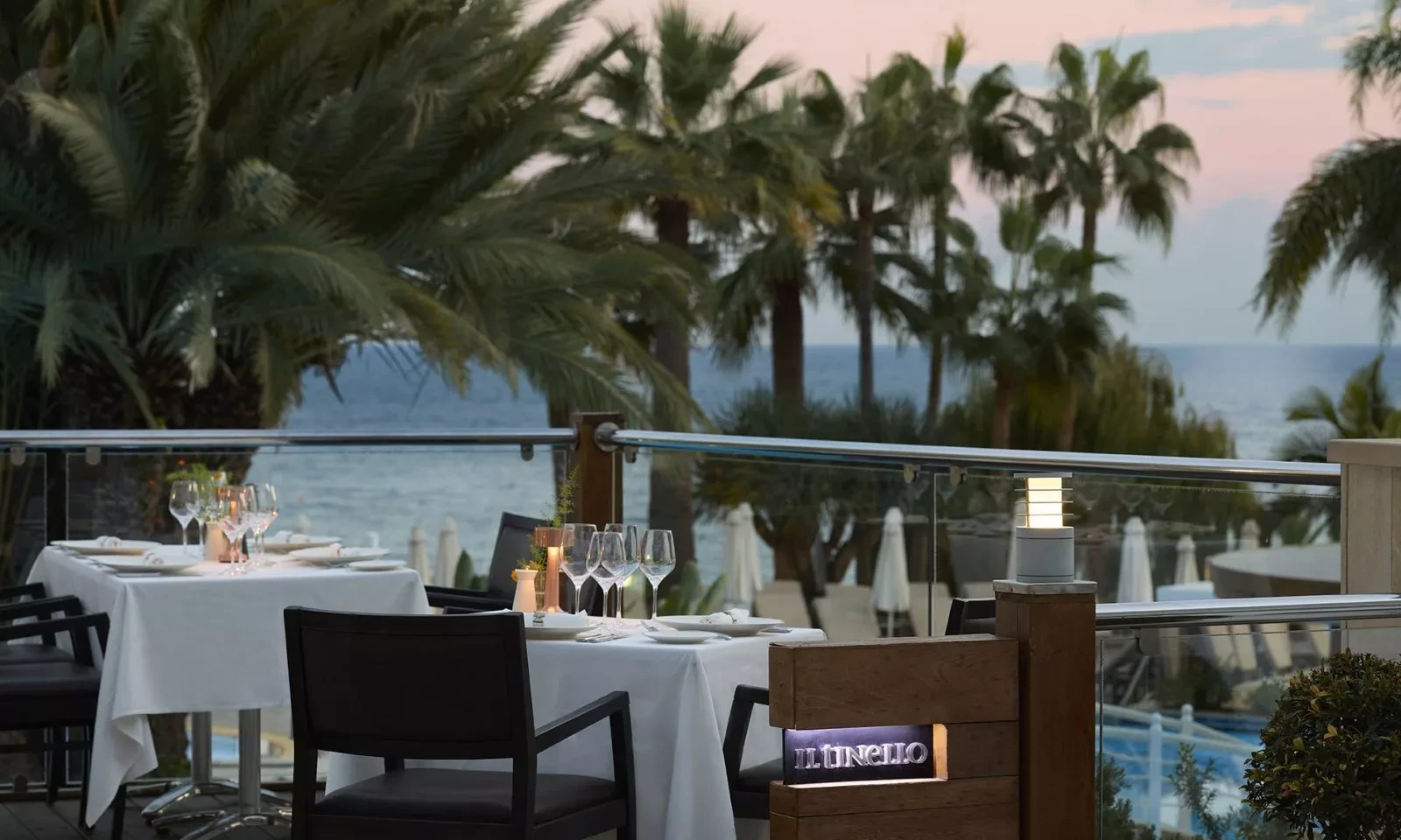 Hotell Mediterranean Beach Hotel i Cypern, Cyprus - Bild 10